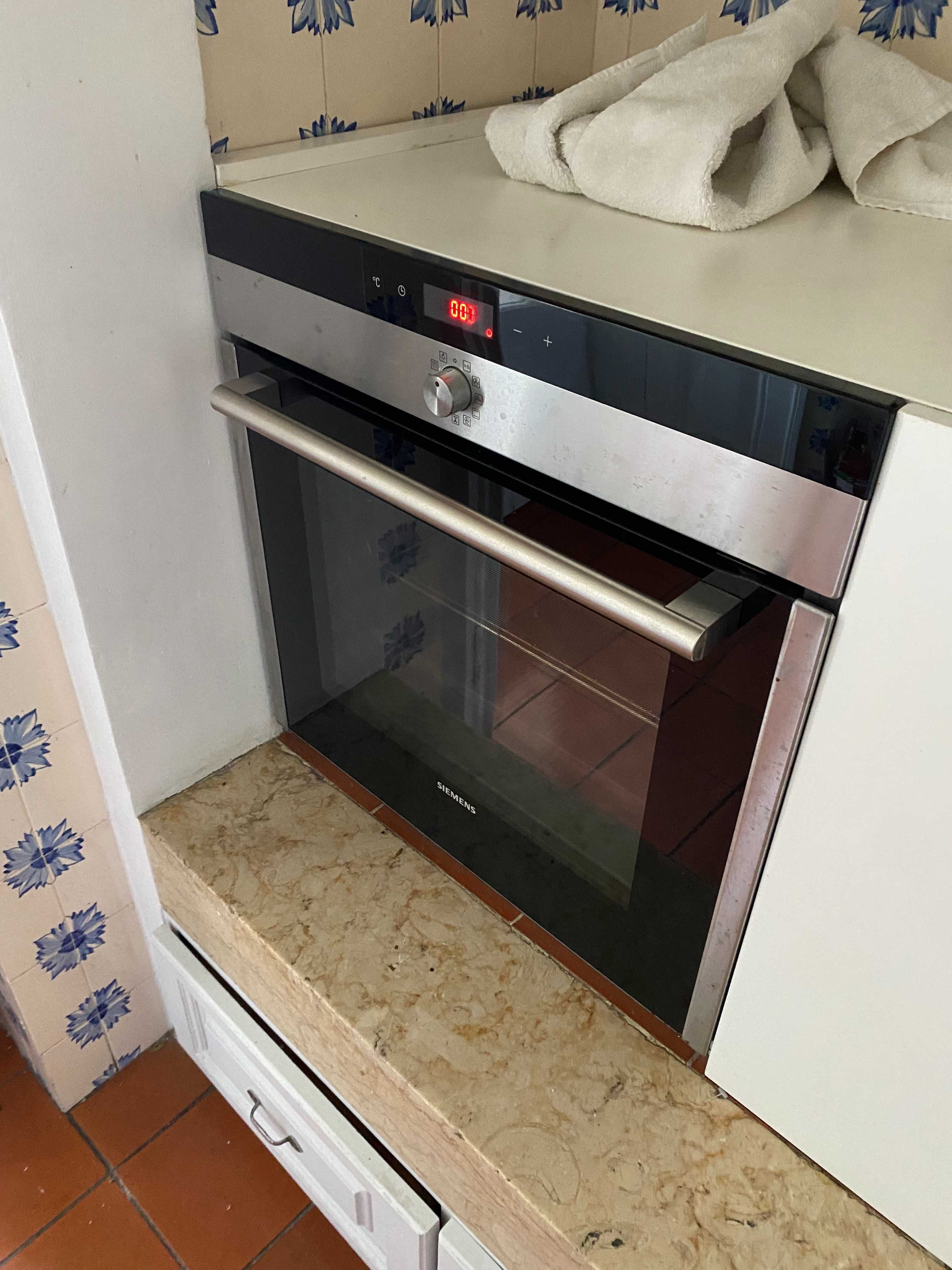 Forno de encastrar Siemens multifunções