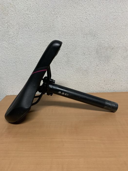 Banco VeAlen bastante confortável e almofadado, com espigão OnOff