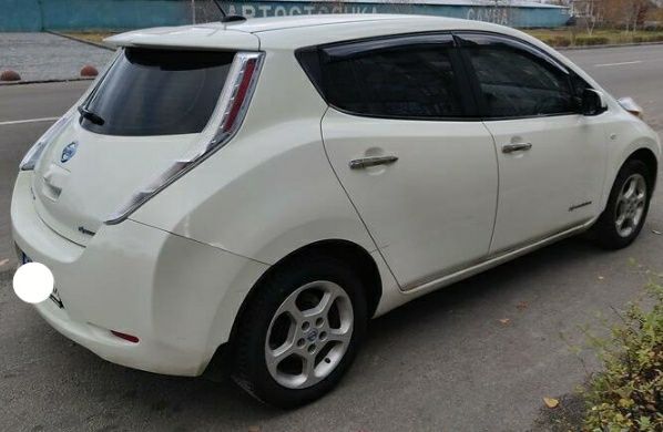 Nissan leaf 2011 год