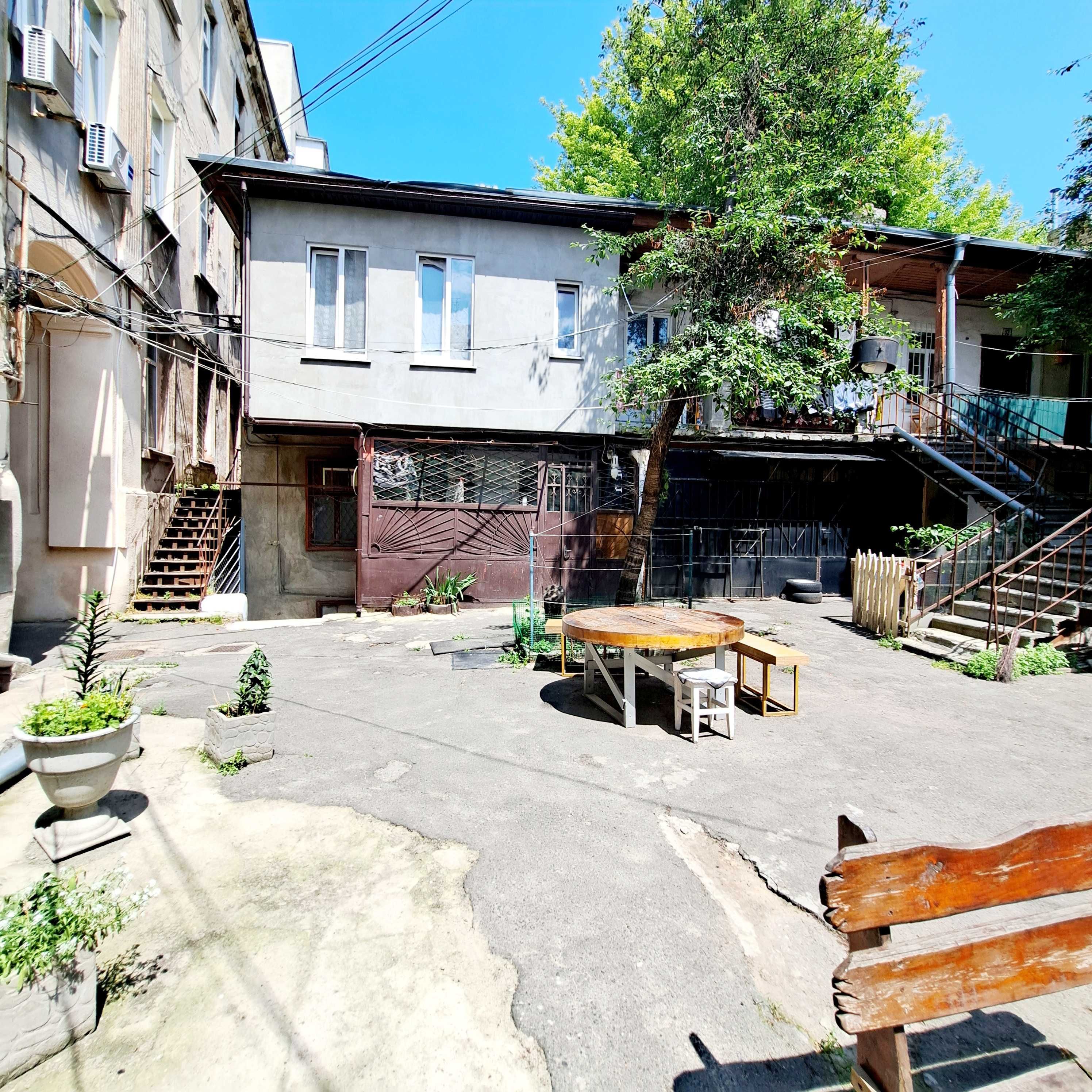 Продам 2 комнатную квартиру в центре Одессы