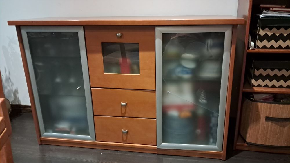 Mobilia sala em cerejeira 
Mesa 90x90 extenxivel 180×
4 cadeiras
A