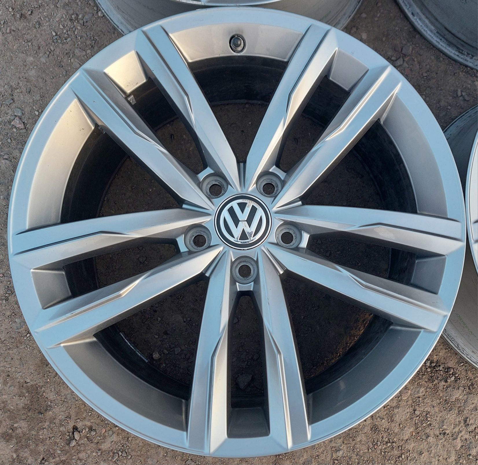 5 112 R18 VW Passat Tiguan Touran Golf