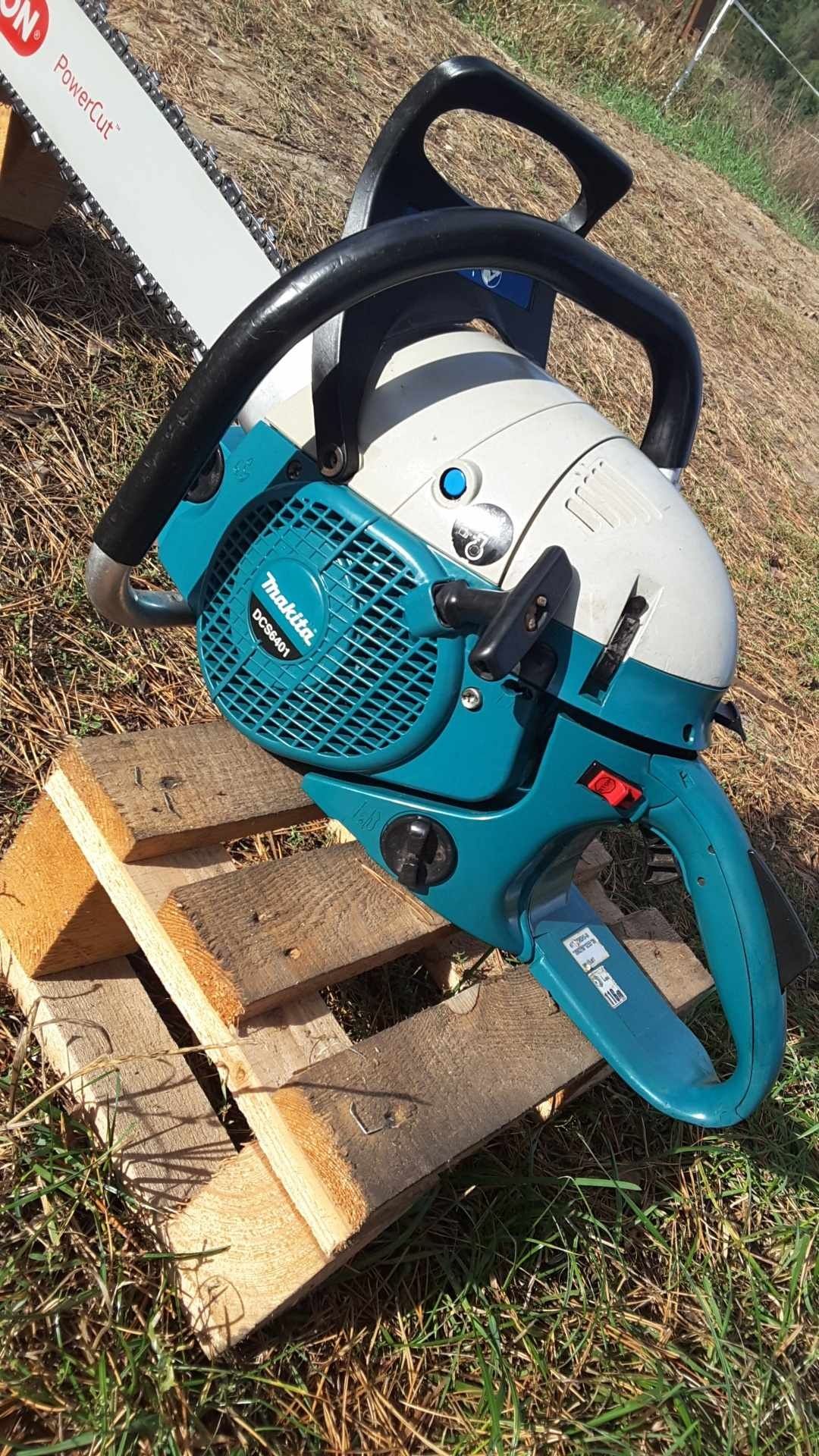 Pilarka Makita dcs 6401