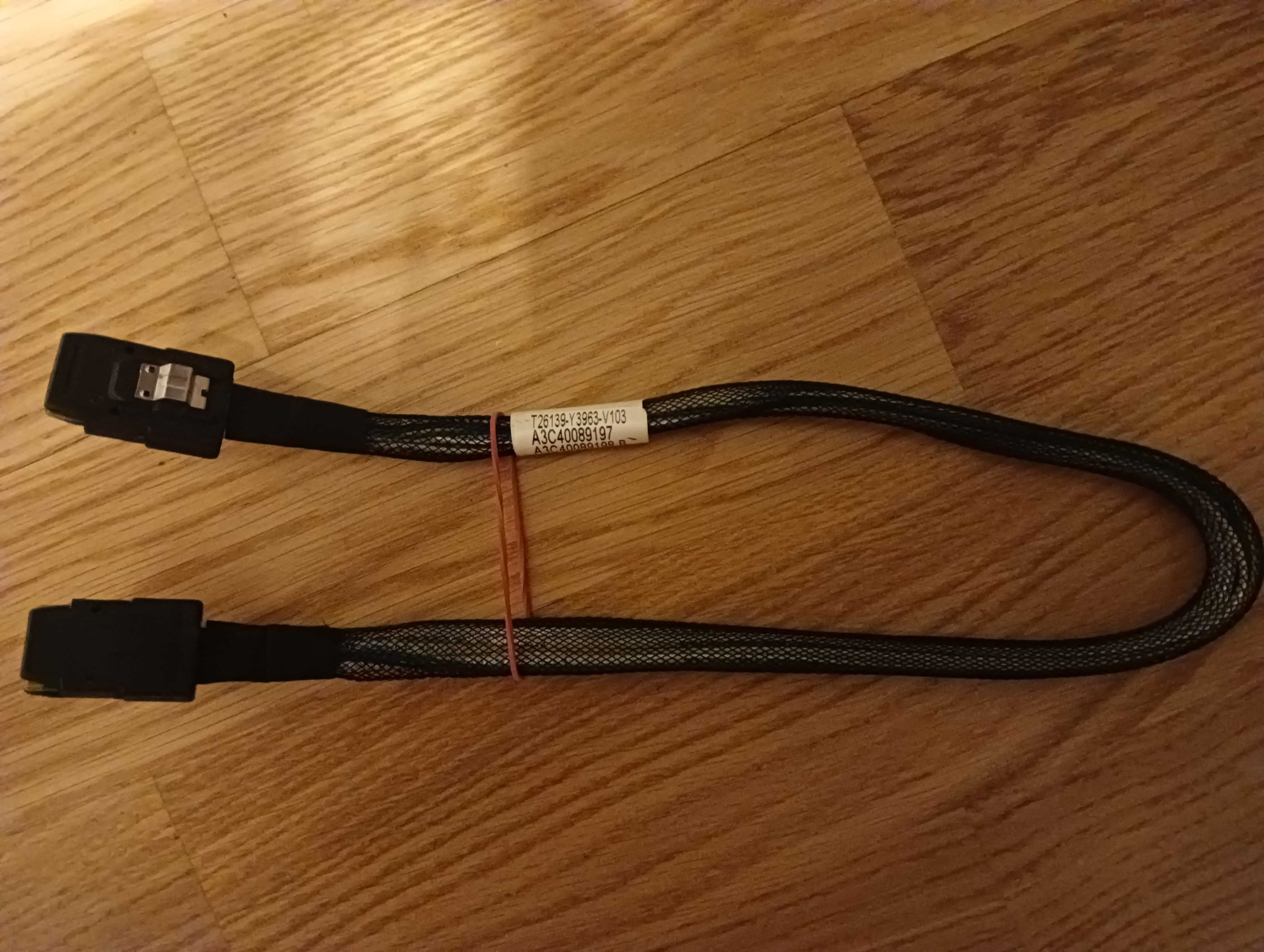 Kabel SAS T26139-Y3963-V103-9,99zł/szt \SATA 75cm T26139-Y3928-V205-5z