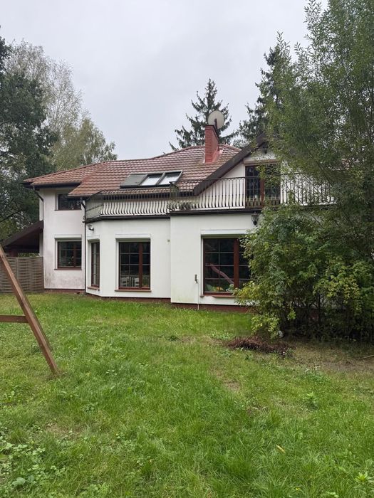 Wynajmę salon pomieszczenie 35m2 w willi z ogrodem. Polecam.