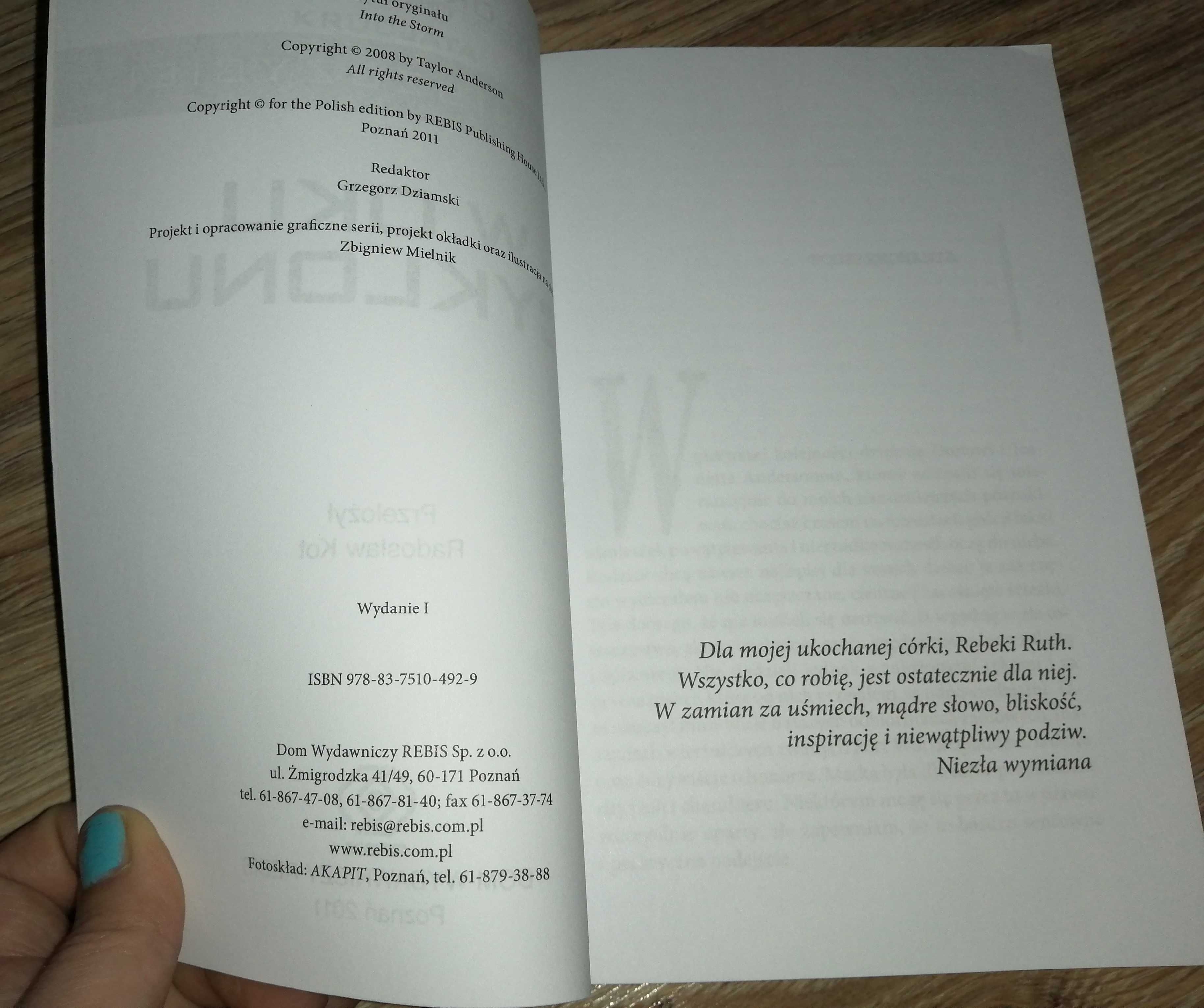 Książka "W oku cyklonu" Taylor Anderson NOWA