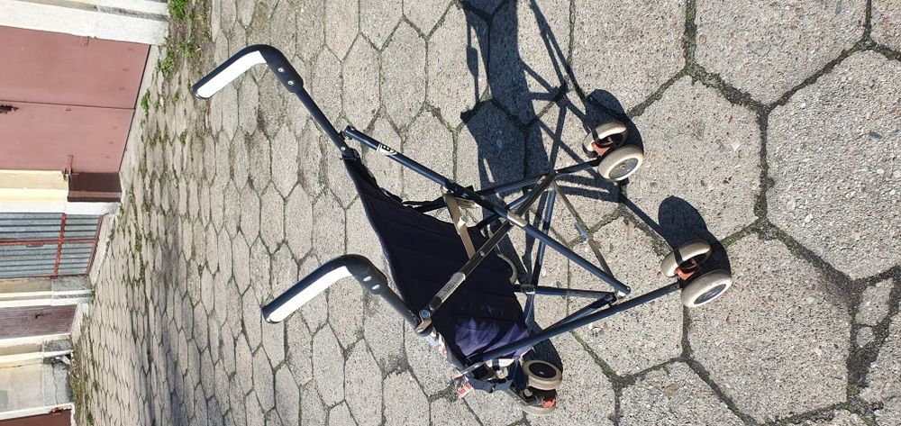 Wòzek spacerowy składany