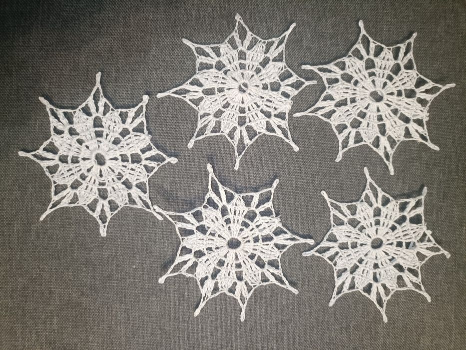 Gwiazdki szydełkowe na choinkę 5 szt