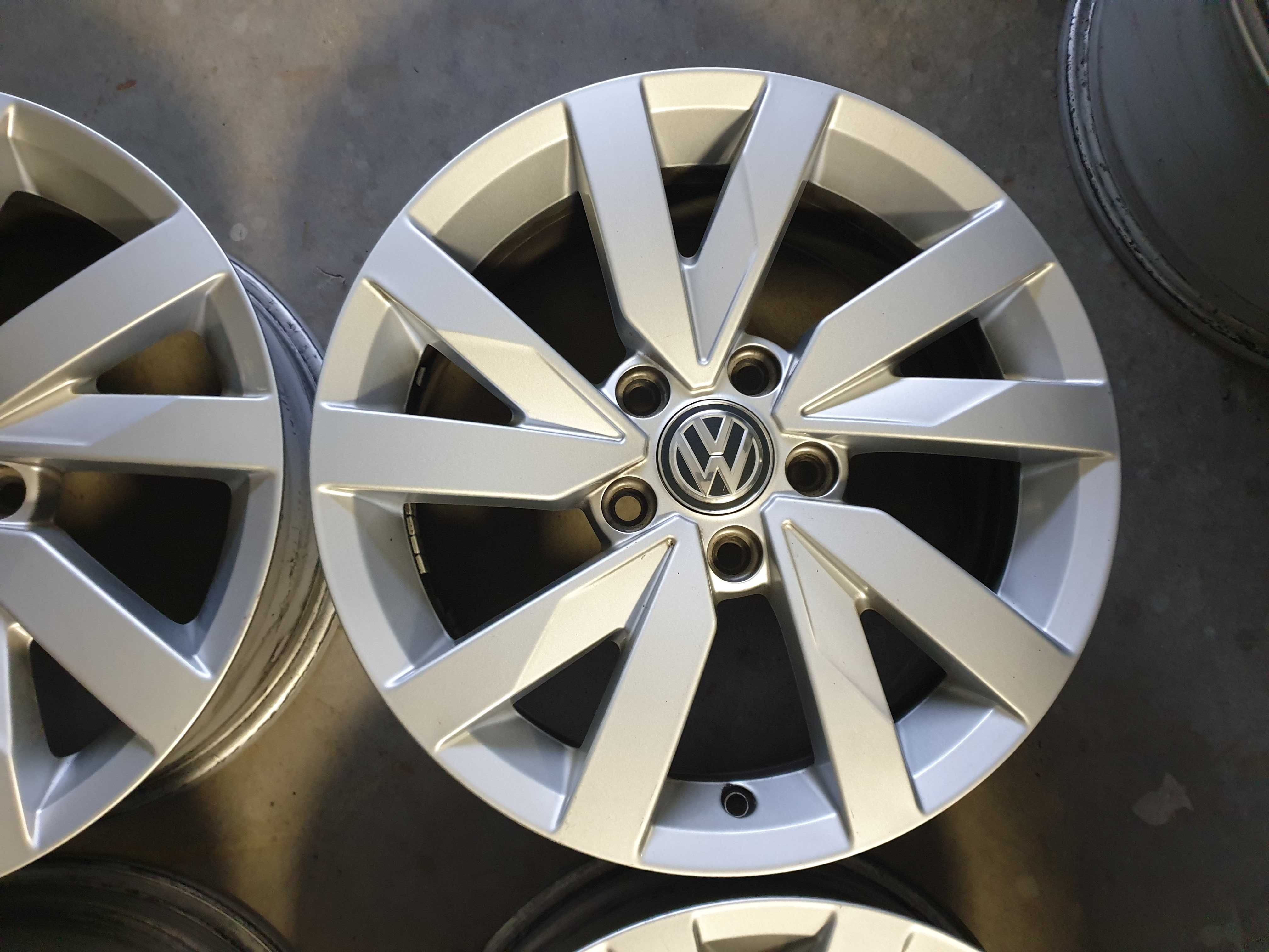 Alufelgi 16" VW Golf VII Passat b6 b7 b8 Caddy Touran Sharan T4 5x112
