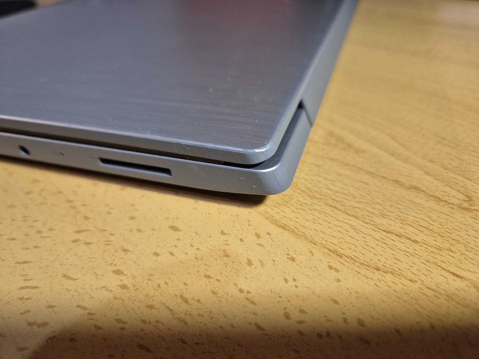 Lenovo IdeaPad 3 | i7 • 12GB RAM • SSD 256GB • GeForce MX330