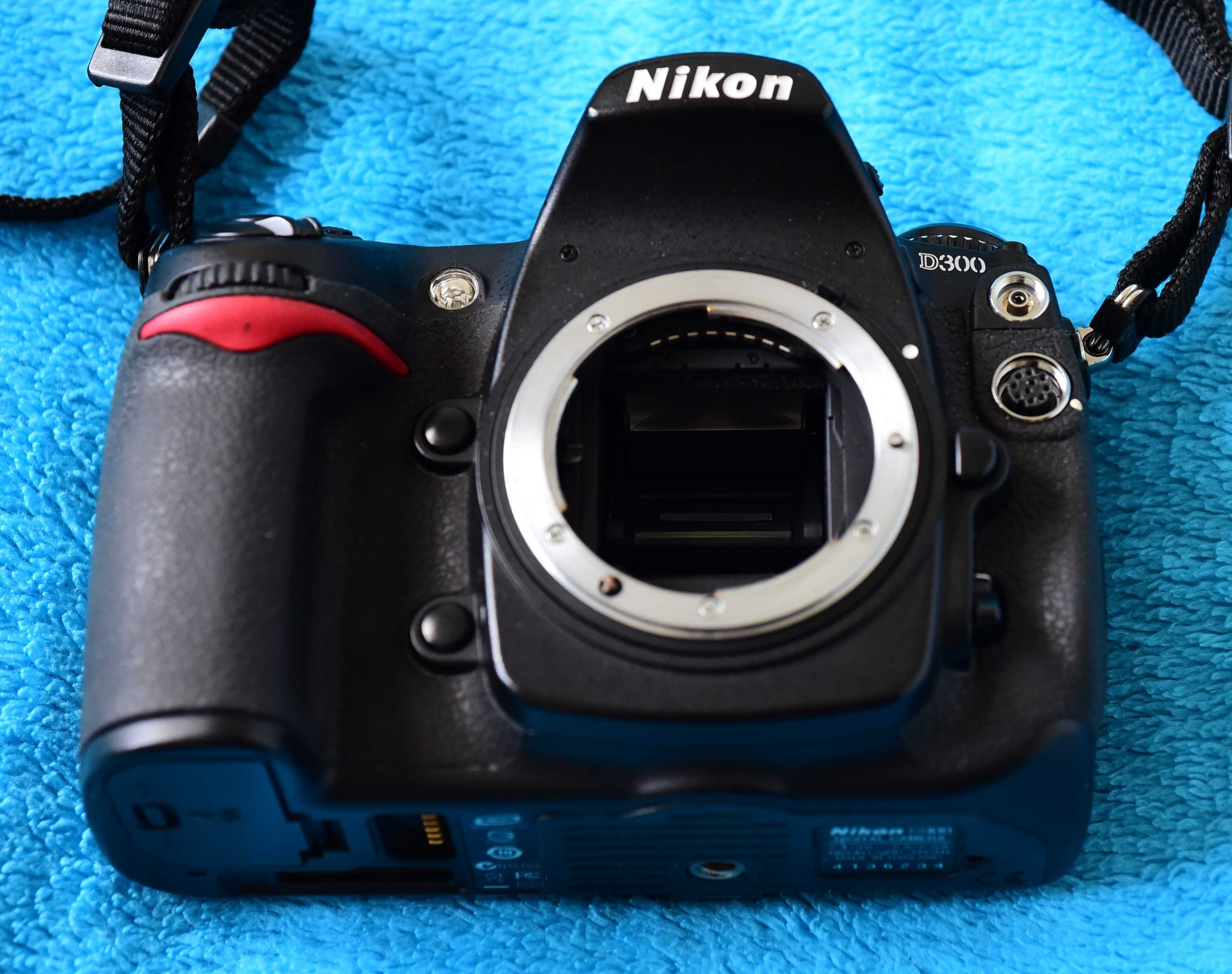 Nikon d300 + Nikon Nikkor 18-70 + battery pack