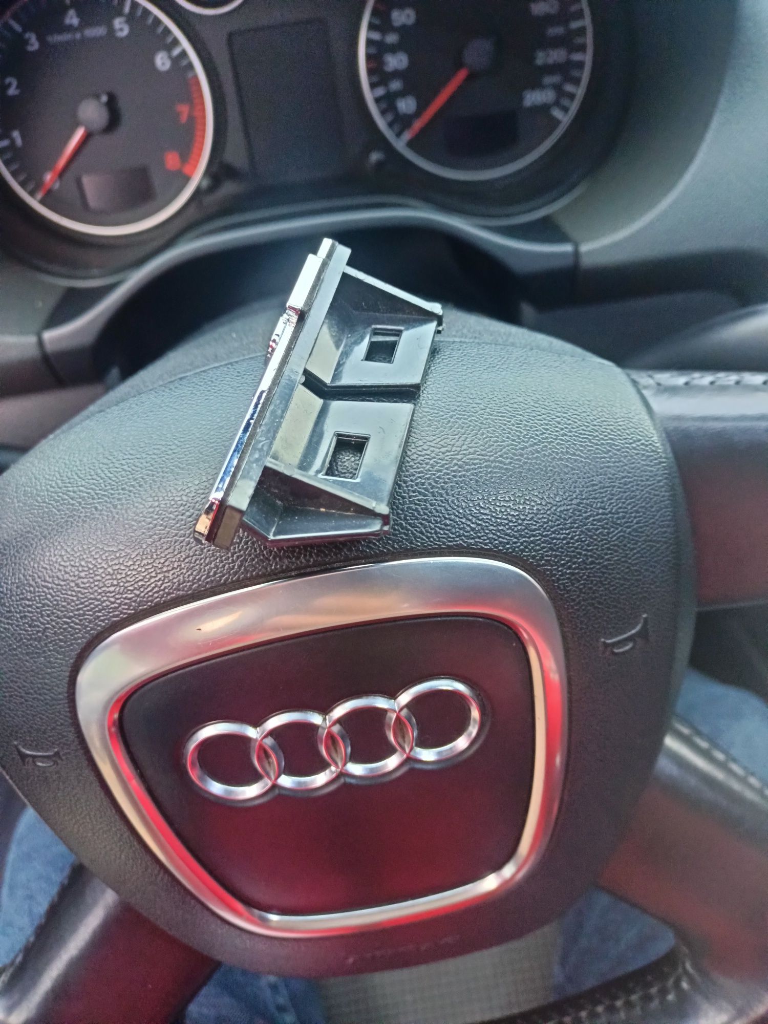 Продам шильдік на AUDI