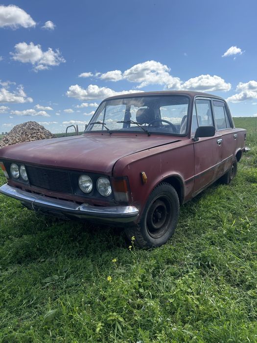 Duży fiat 125p do remontu