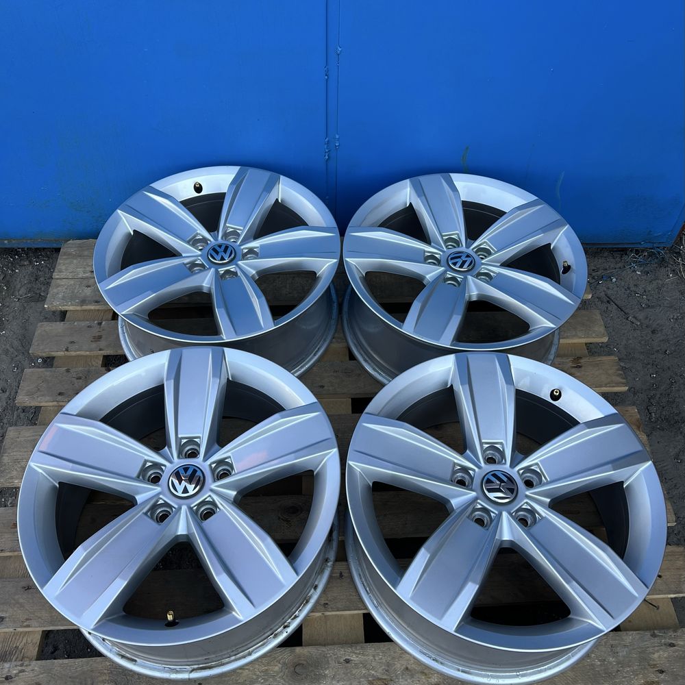 5x112 r17 диски оригінал vw Golf Passat Caddy Tiguan стан нових !!
