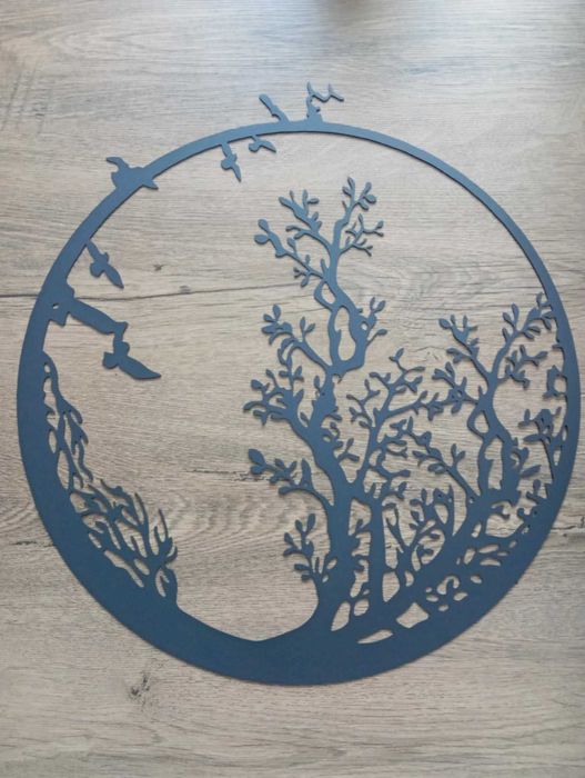 Metalowa dekoracja ścienna. Koło z drzewem w środku. 38,5 cm x 41 cm