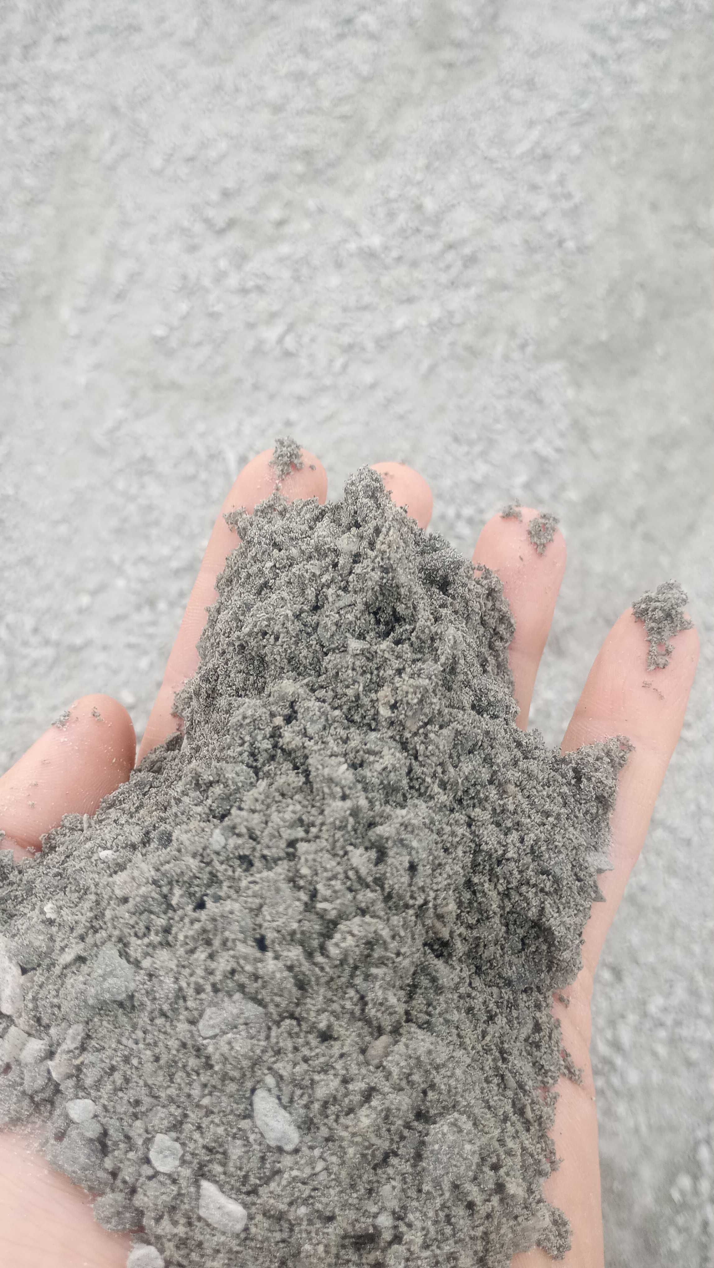 Czarnoziem, piasek, ziemia, miał granitowy, beton Rm, podbudowa, gruz
