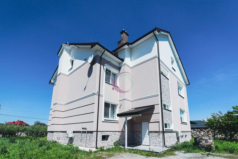 3-х поверховий будинок з ремонтом та власним подвір’ям в с. Крихівці