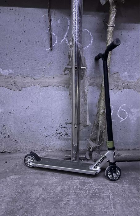 Продаю трюковий самокат explorer