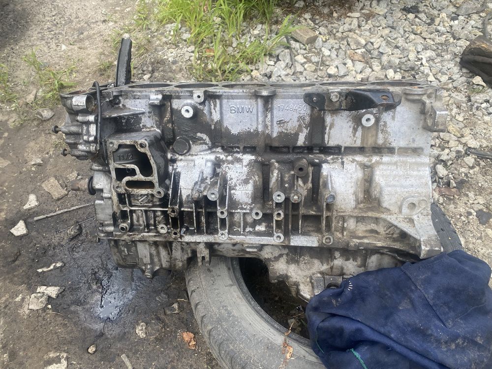 Блок двигуна 1 ванос м52б28 m52b28 2,8 бмв е39 е36