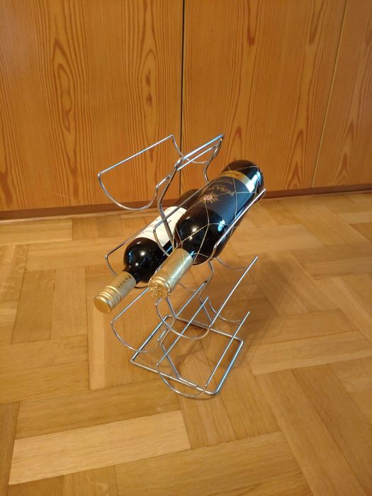 Chromowany stojak na wino, pomysł na prezent