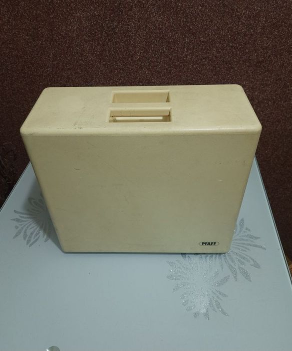 Швейна МАШИНКА PFAFF 213 Виготовлена в Германії в робочому стані