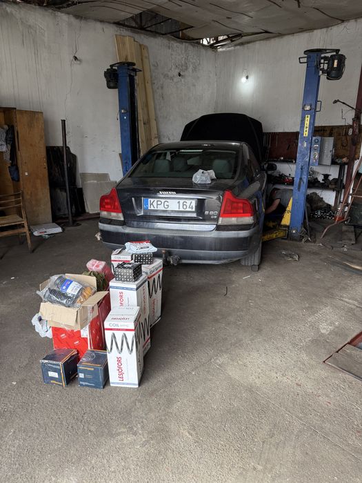 Volvo S60, автомат/климат/кожа carplay