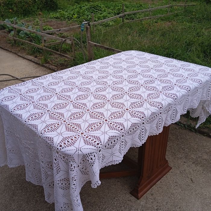 Toalha em mesa de crochê