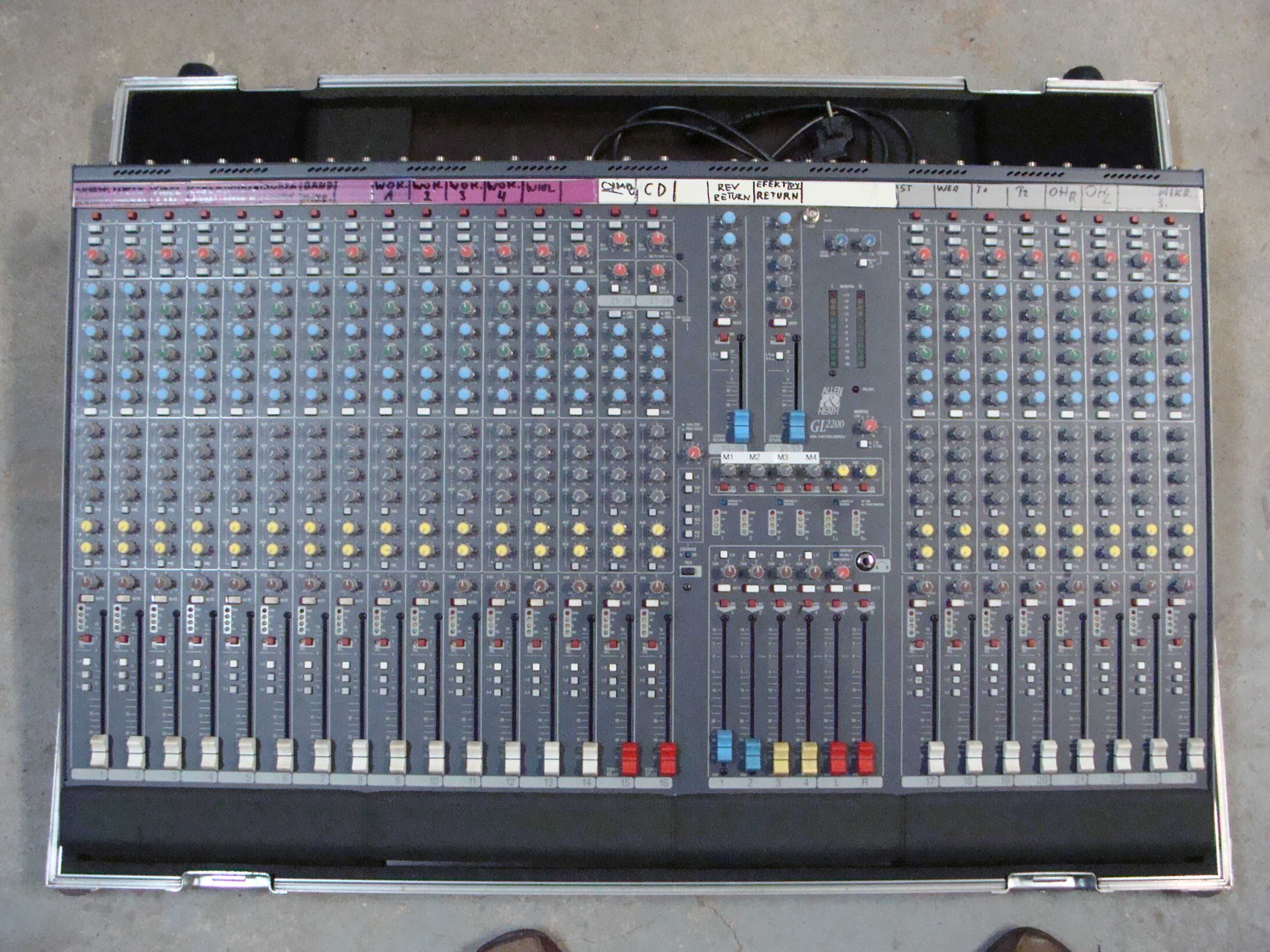 Mikser Allen & Heath GL 2200 24 kanały z case