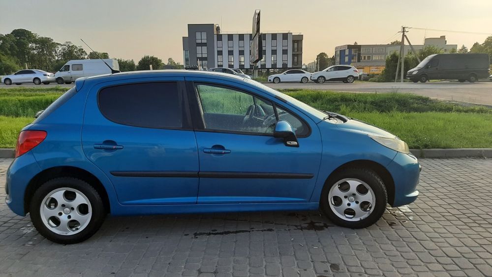 Терміново продам пежо 207  1,4 бензин  2007р.