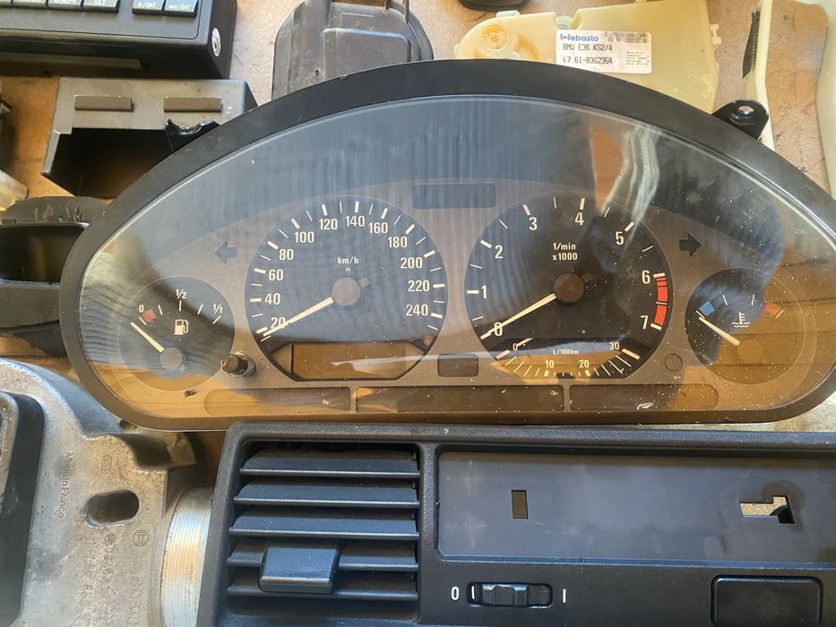 Peças BMW E36 318i, volante, quadrante, farolins, Airbag etc…|USADO