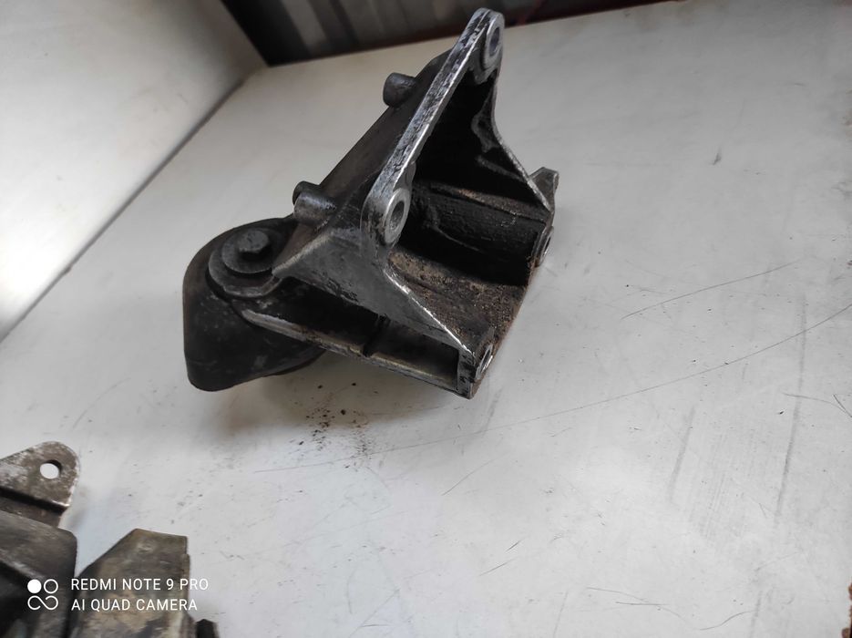 VW Passat B5 audi A6 a4 łapa skrzyni biegów 6 biegow manual