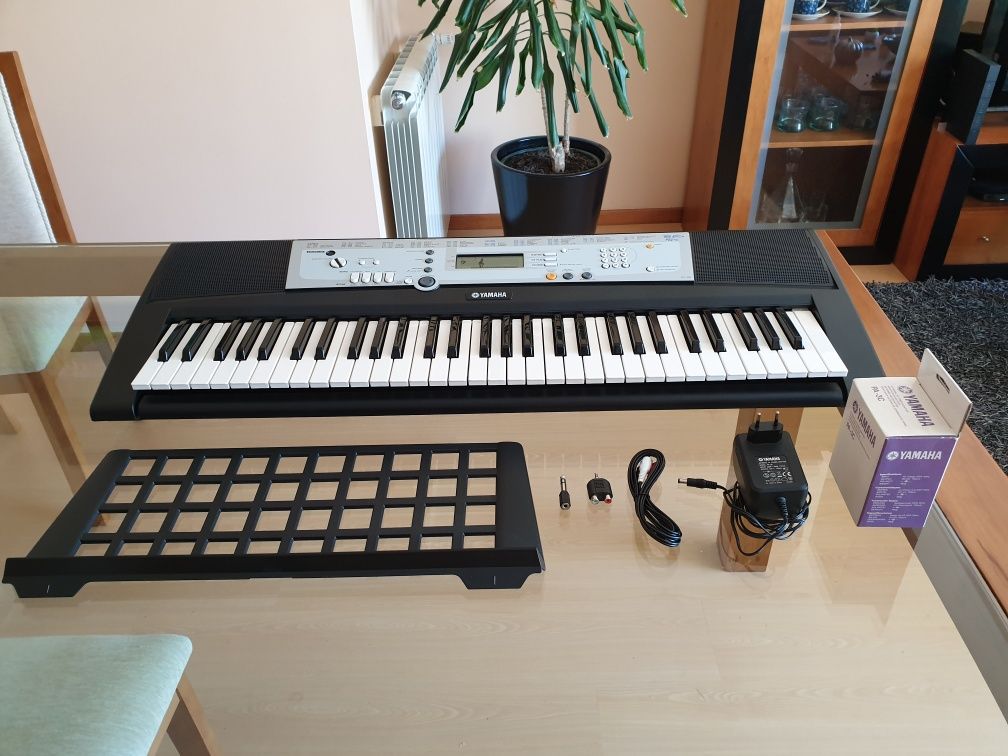 Teclado Yamaha YPT-200