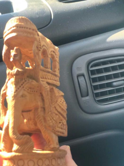 Слон с паланкином из сандала, богатство в дом