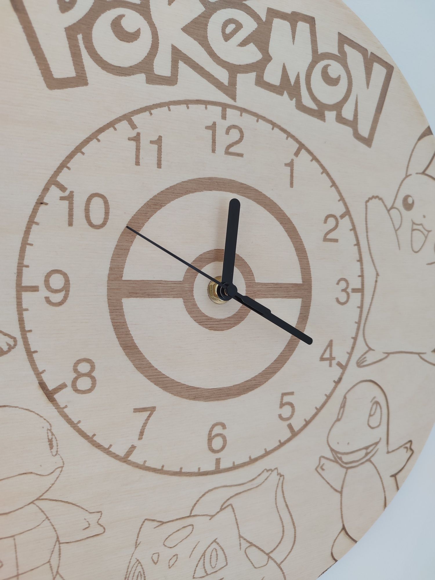 Duży drewniany zegar pokemony 37 cm