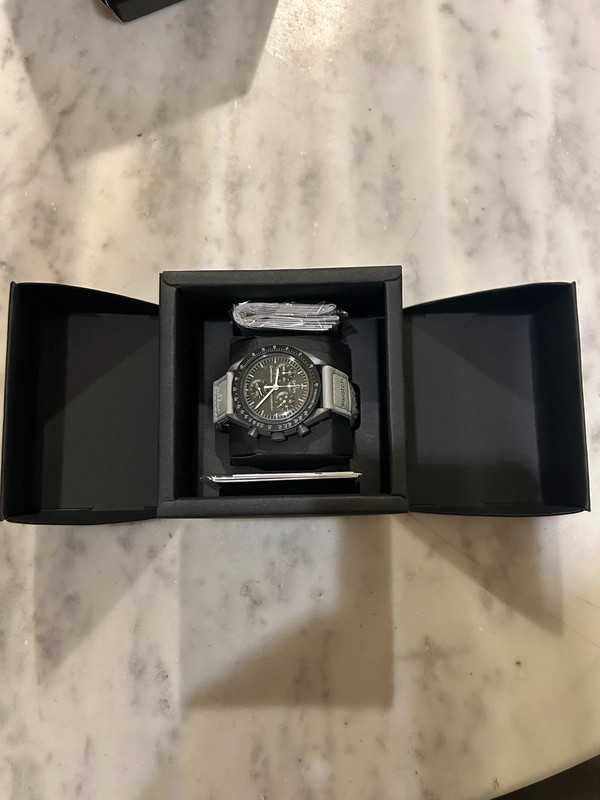 Omega x Swatch SO33A100 Merkury：Must-have dla Kosmików