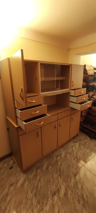 OFEREÇO: Móvel de Sala, Estante e Vitrine