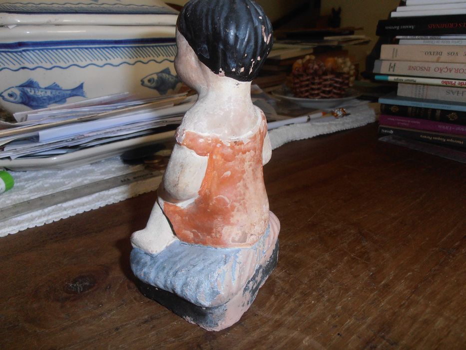 terracota- menina sentada , 16 cm, bom estado