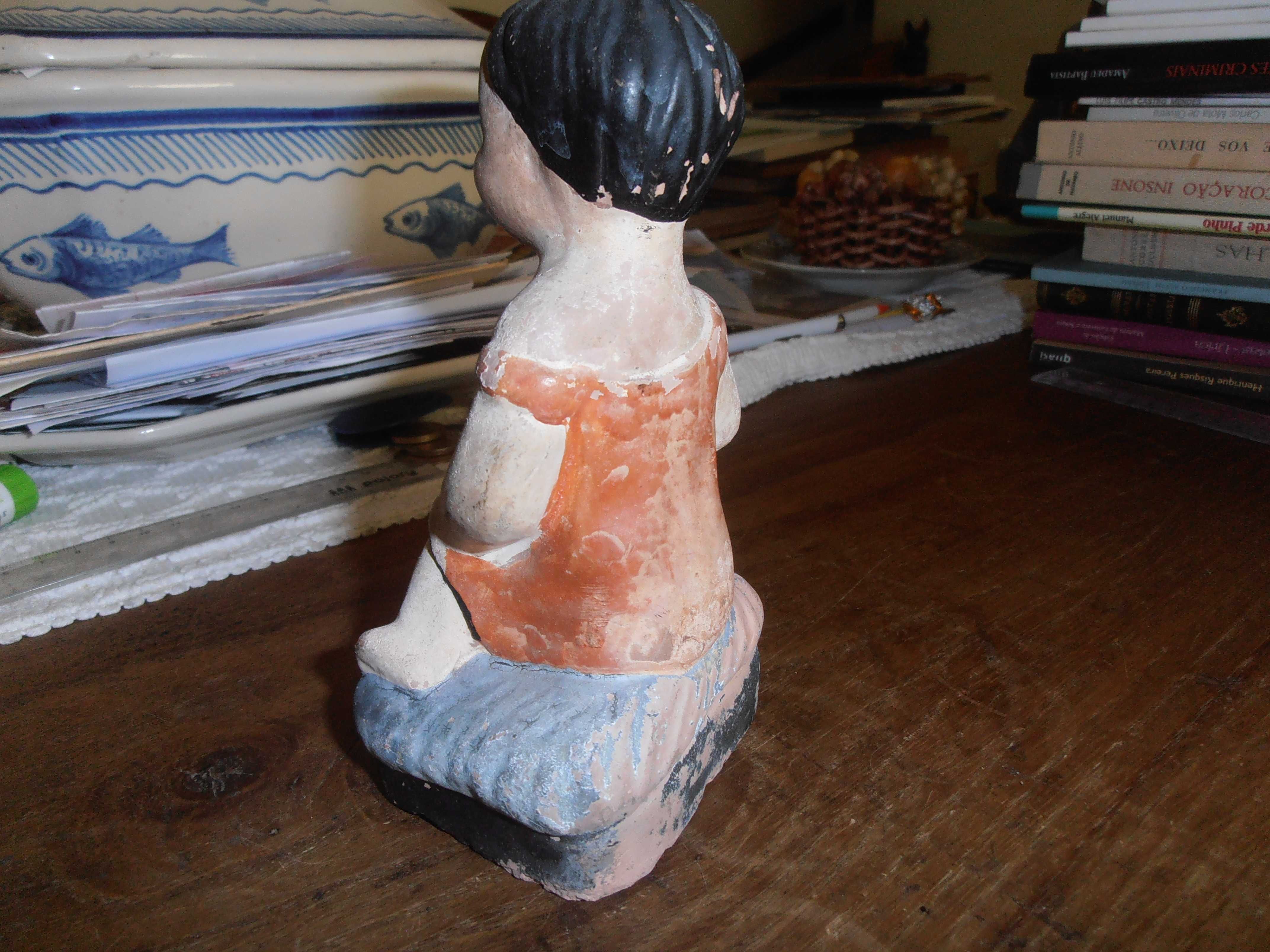 terracota- menina sentada , 16 cm, bom estado