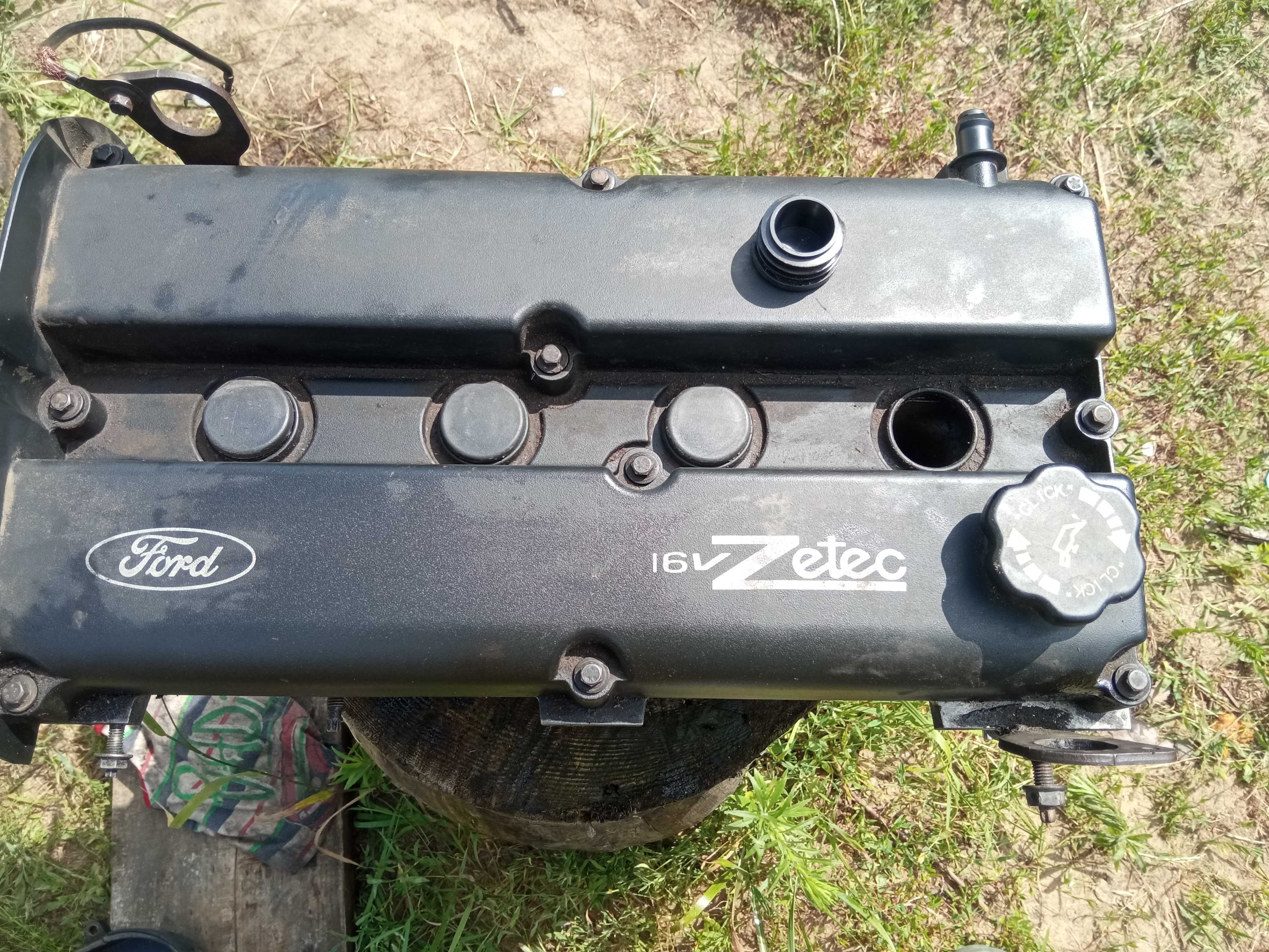 ГБЦ головка блока XS7G-6090-BB двигуна 1.8i бензин Zetec E 16v Форд