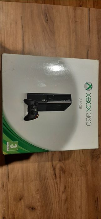 Konsola Xbox 360 250Gb + Kinect + 2 pady + 14 gier