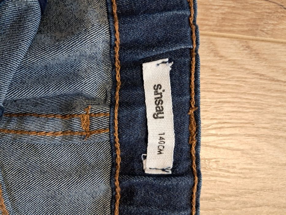 Spodnie jeansy chłopięce 140