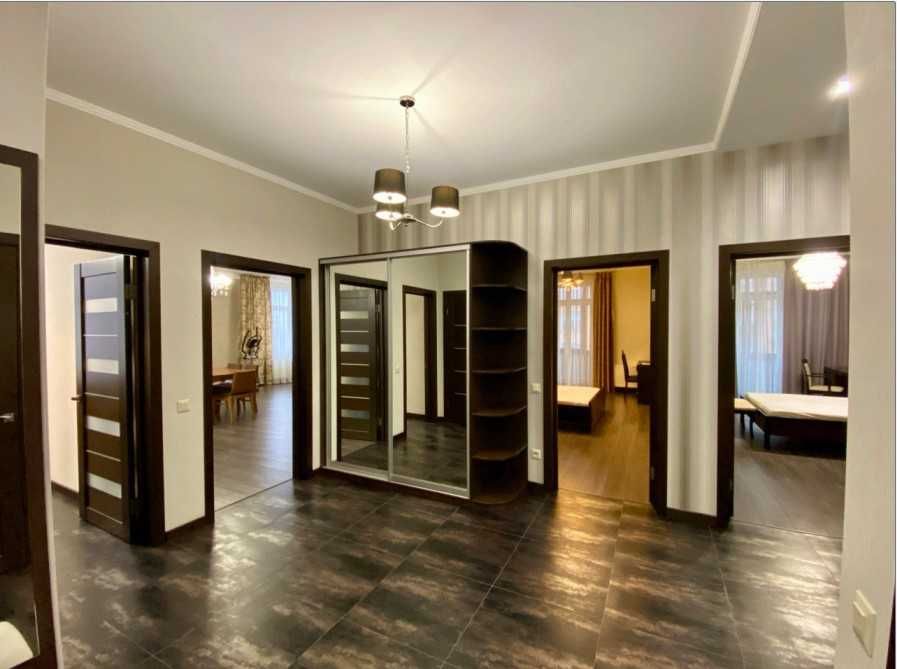 Без %. Центр. 3-кім. 140м2 м. Печерська. вул. Коновальця 36в