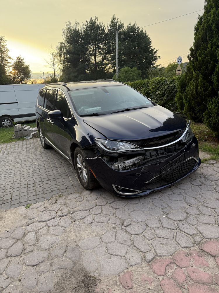 Sprzedam chrysler pacyfica 2017r zarejstrowana w pl