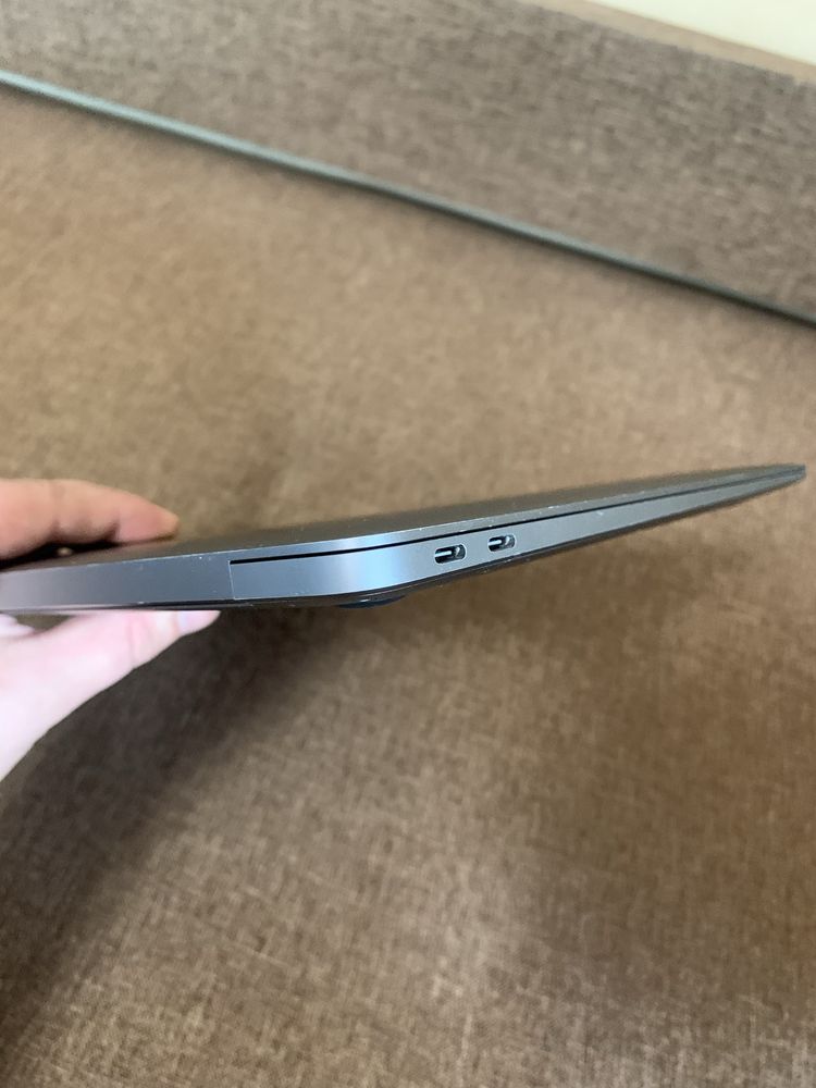 Макбук Apple MacBook Air 13" M1 8/256GB 2020