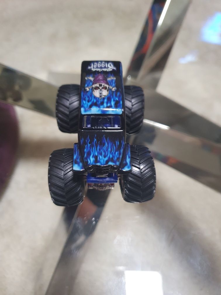 HOT WHEELS - 1 Monster Truck