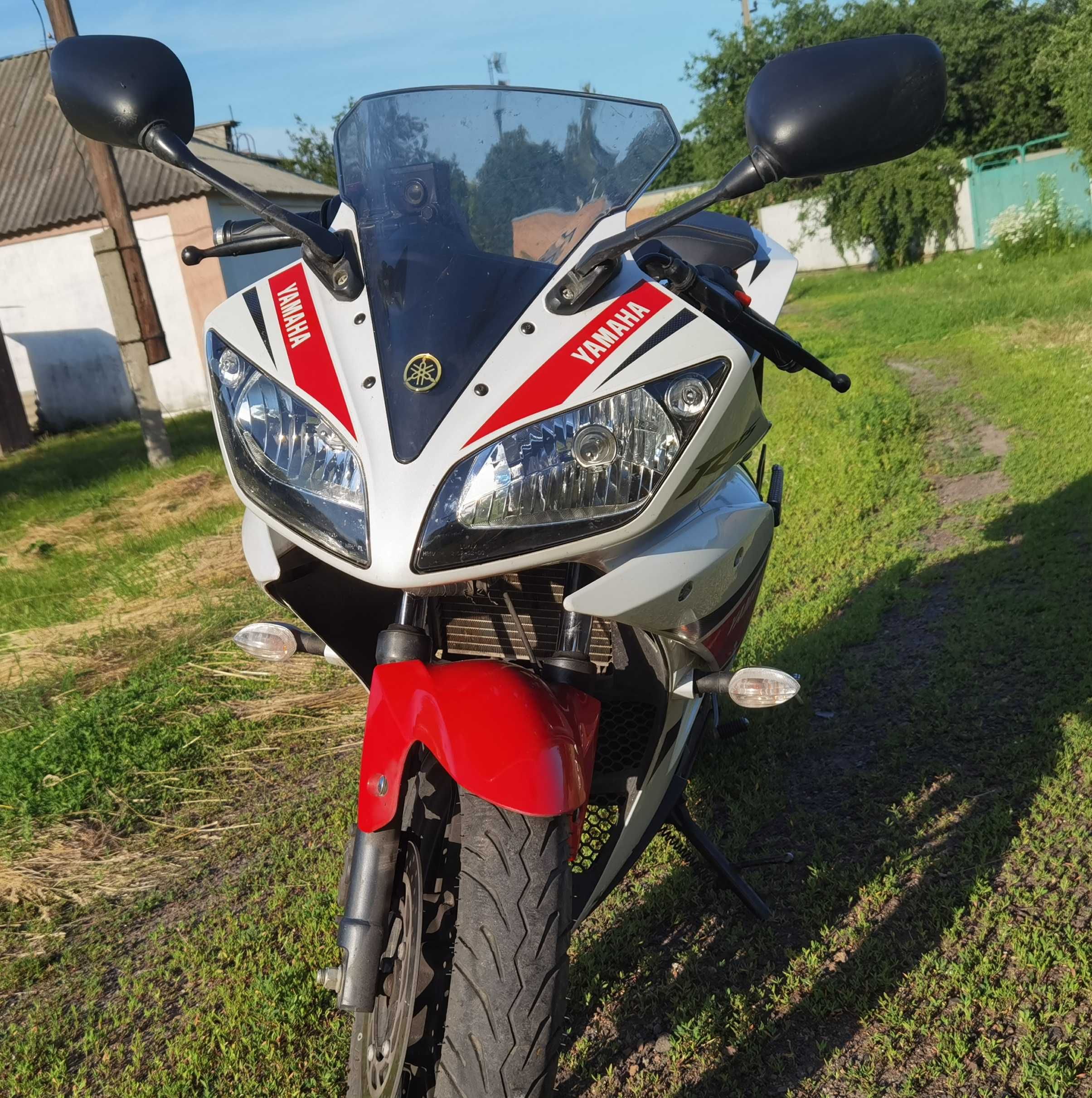 Yamaha YZF R-15 v2 2013