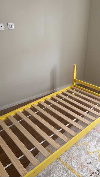 Beliche amarelo como novo 90x200 com colchoes Ikea