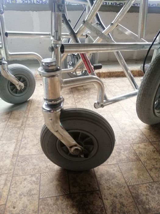 Інвалідне кресло, візок.