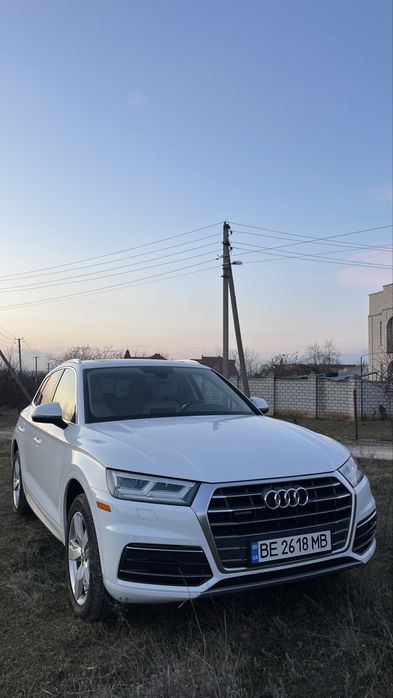 Audi Q5 2018 бензин 2.0 Premium Plus