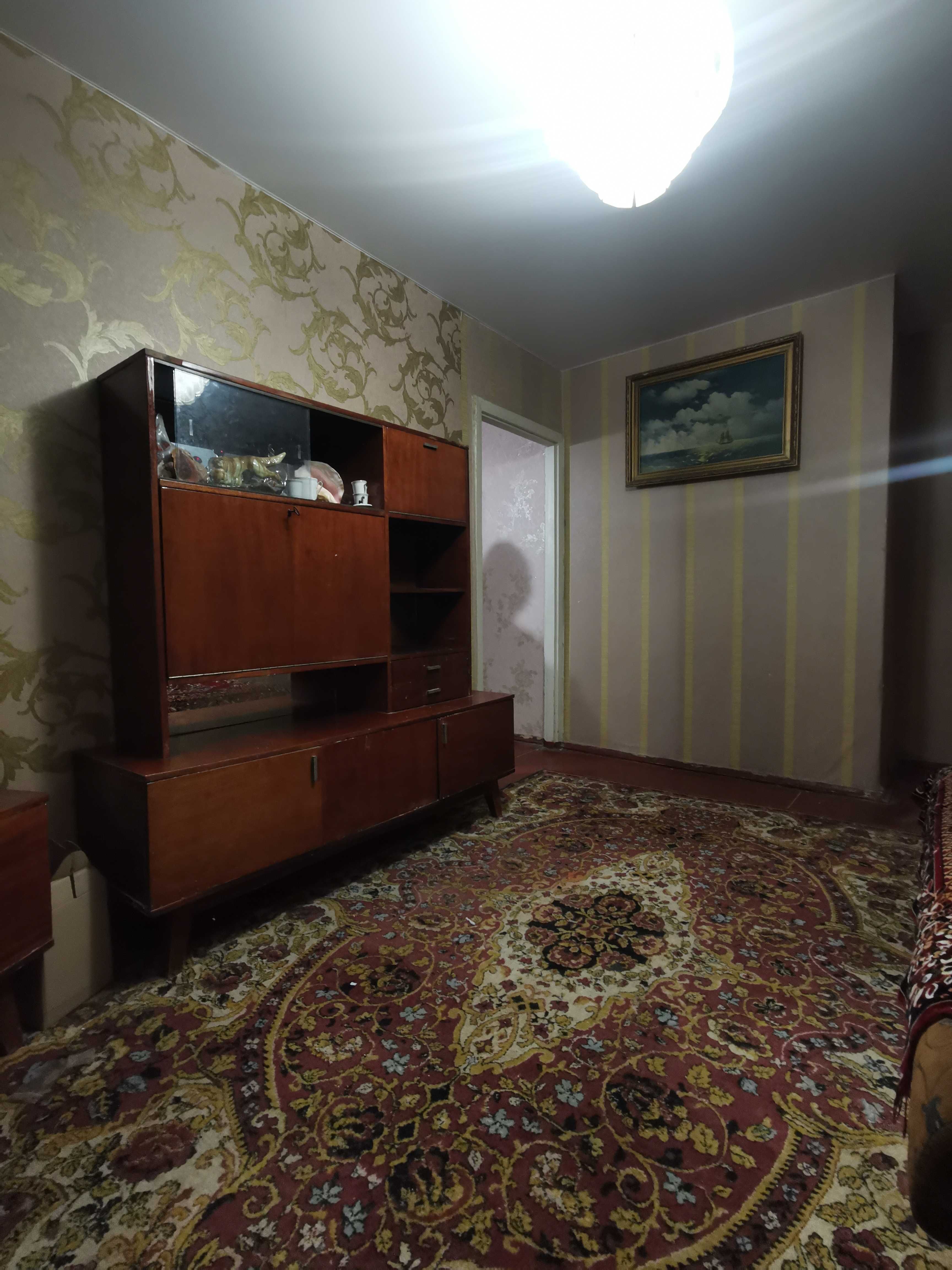RD Продається 3-кімнатна квартира в цегляному будинку!